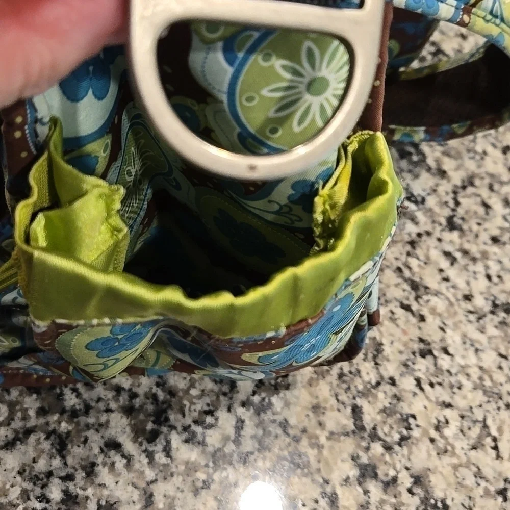 JU JU BE BACKPACK DIAPERBAG WITH CHANGING PAD. PAISLEY AND FLORAL.